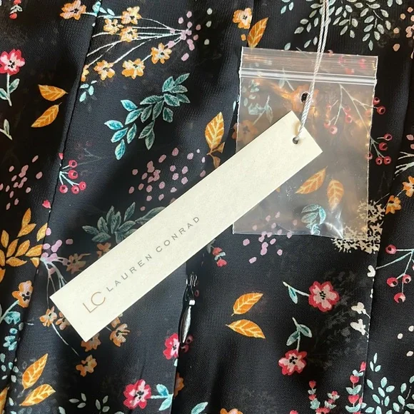 Lauren Conrad Ladies long sleeve, lace neck, with pleated skirt. Fully lined NWT - Picture 11 of 11